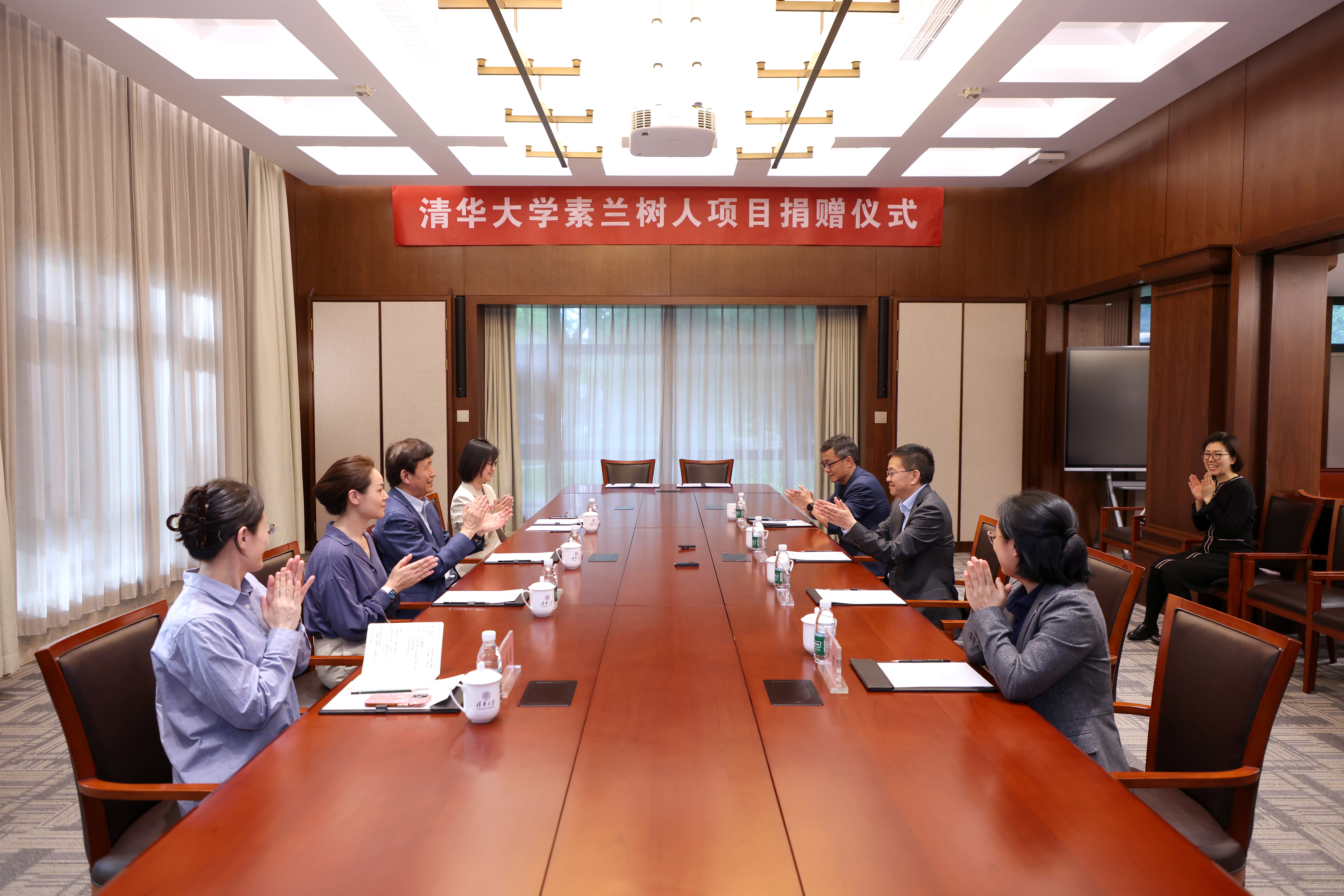 20250429-素兰树人项目捐赠仪式-杨艳宾-图说 (1).jpg